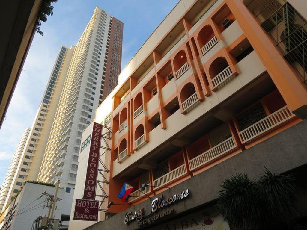 Cherry Blossoms Hotel Manila Exterior foto