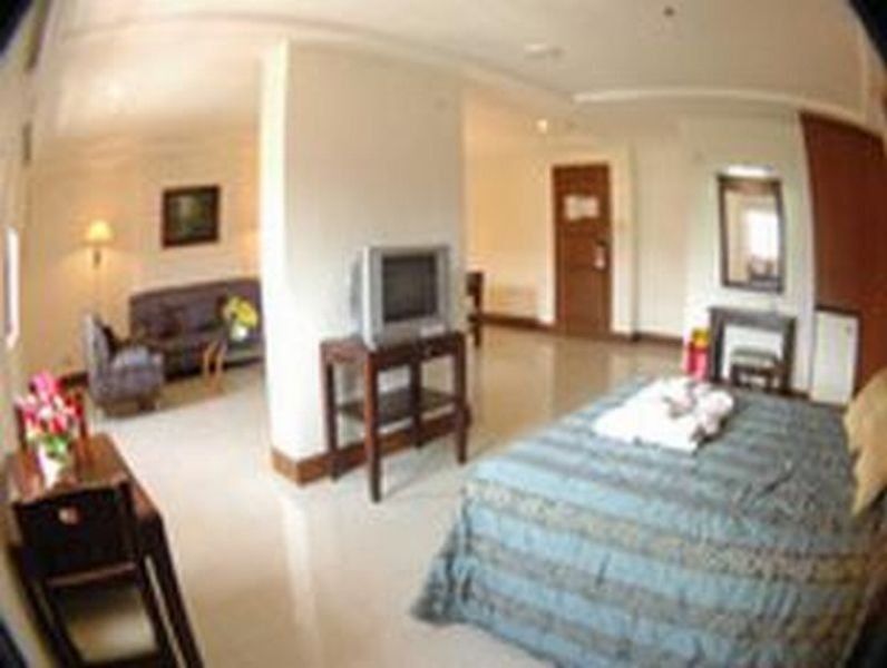 Cherry Blossoms Hotel Manila Exterior foto