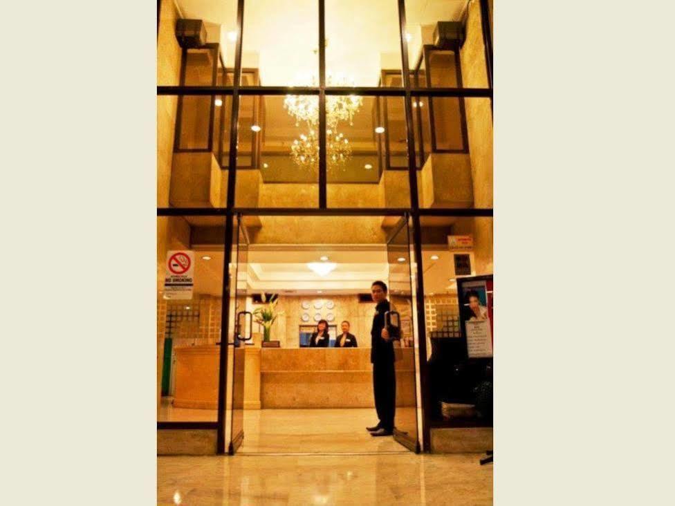 Cherry Blossoms Hotel Manila Exterior foto