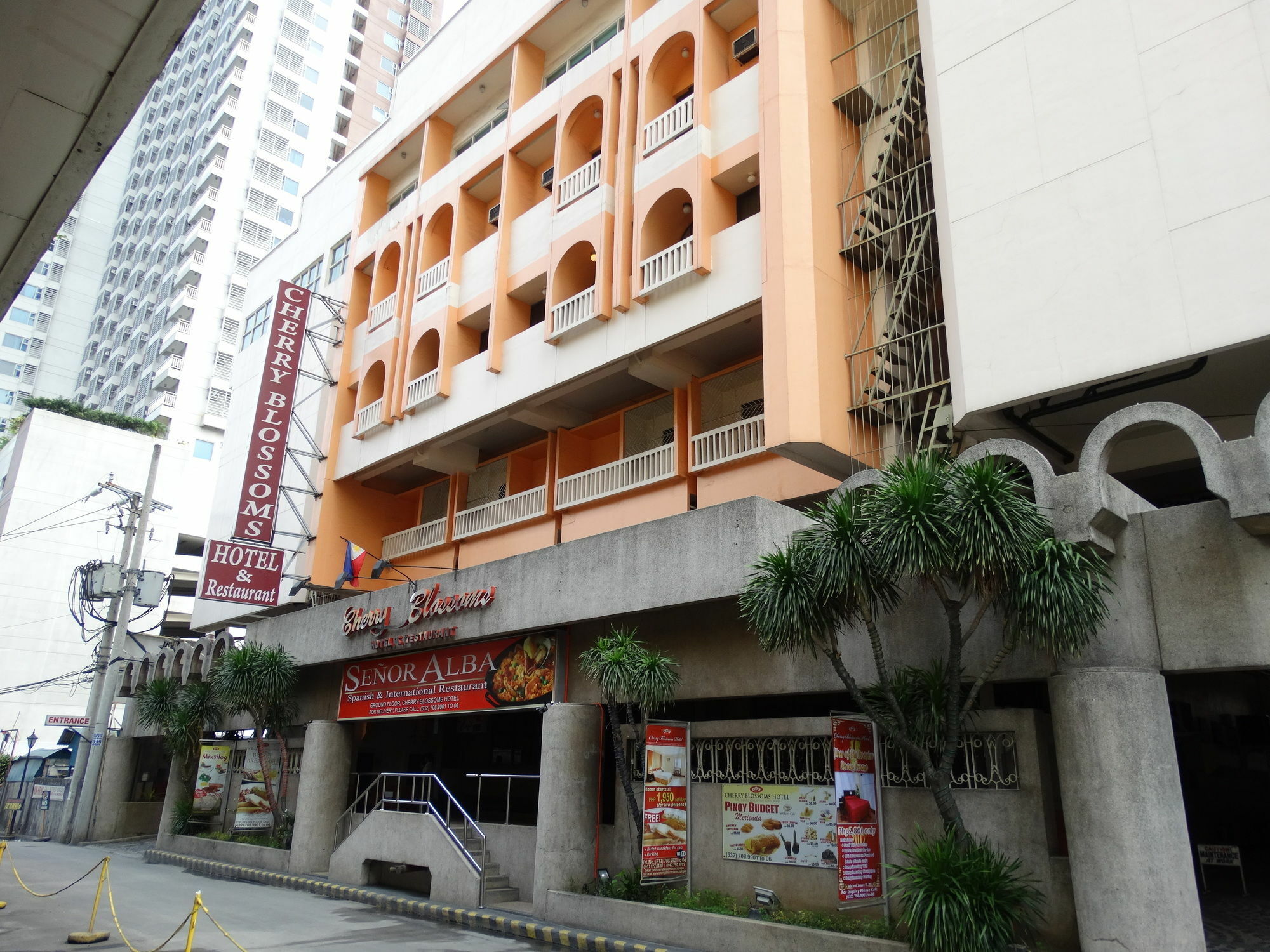 Cherry Blossoms Hotel Manila Exterior foto